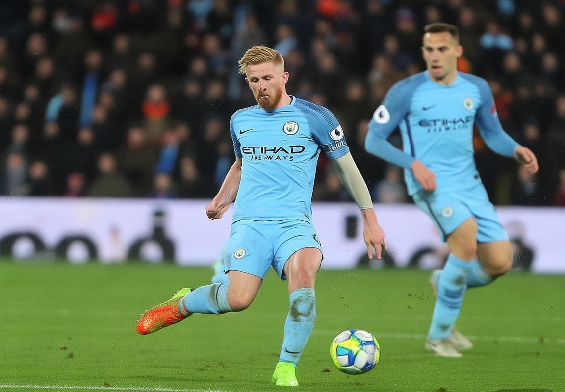 曼城伊蒂哈德球场三球完胜，德布劳内闪耀助瓜迪奥拉率队强势冲击英超争冠